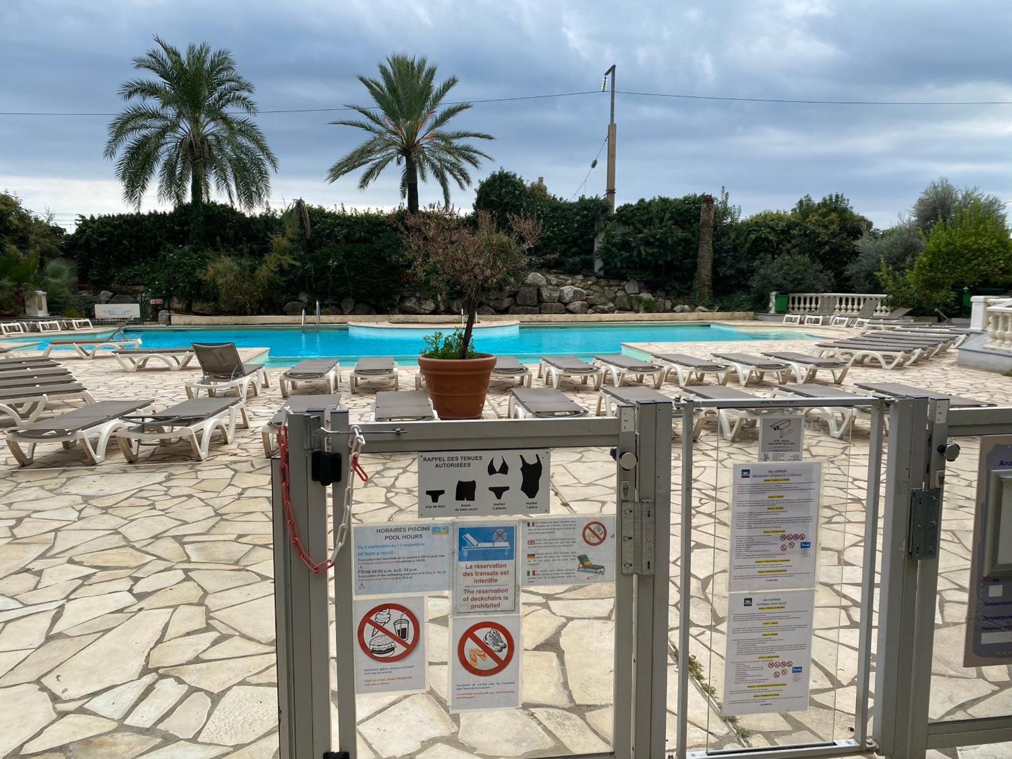 Bord De Mer, Terrasse, A Pieds Cannes